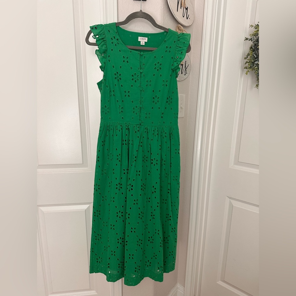 Brand: J. Crew
Size: 2
Color: Green
Pockets: Yes
Length: Midi- below knee